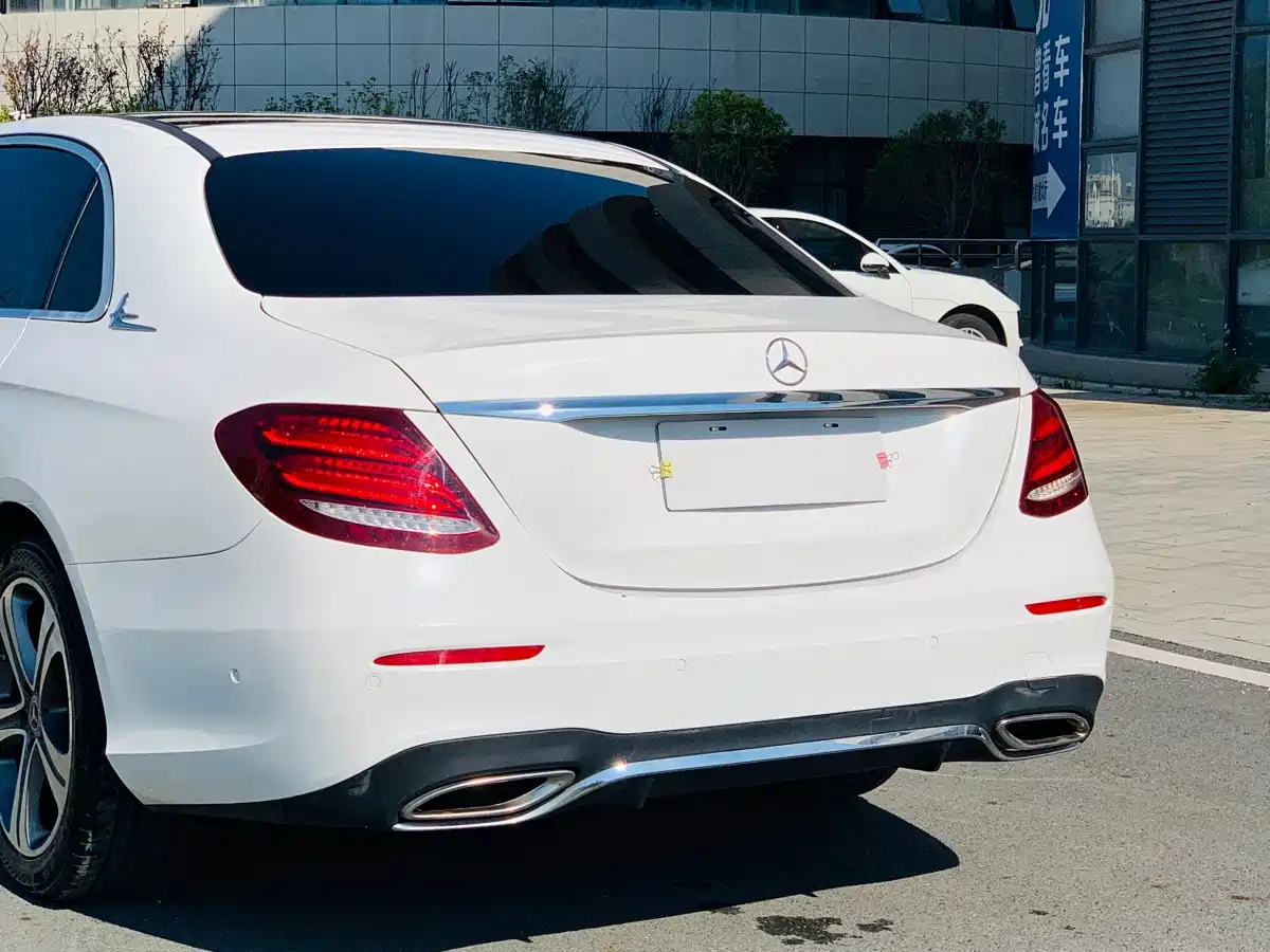 Фото 9 - Mercedes-Benz E-Class