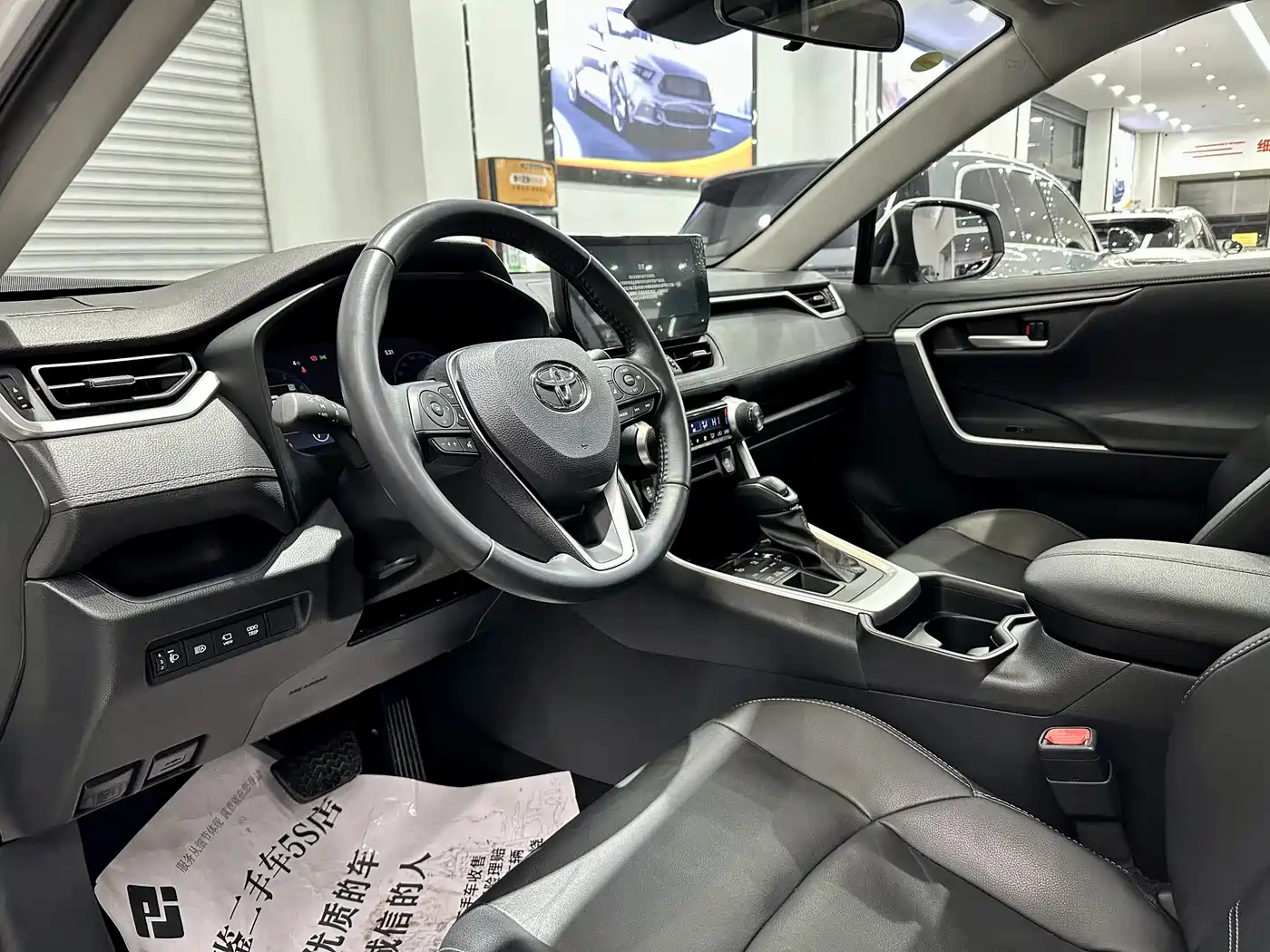 Toyota Wildlander 2023 2.0L CVT AWD Luxury PLUS фото 9