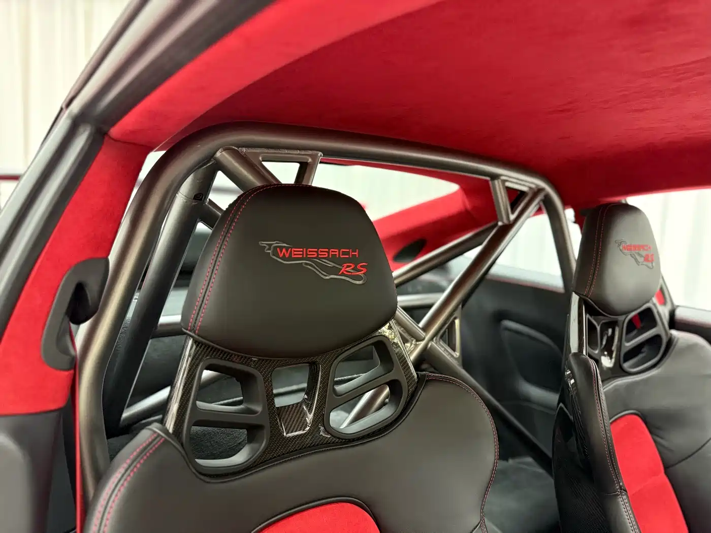 Porsche 911 2018 GT2 RS 3.8T фото 16