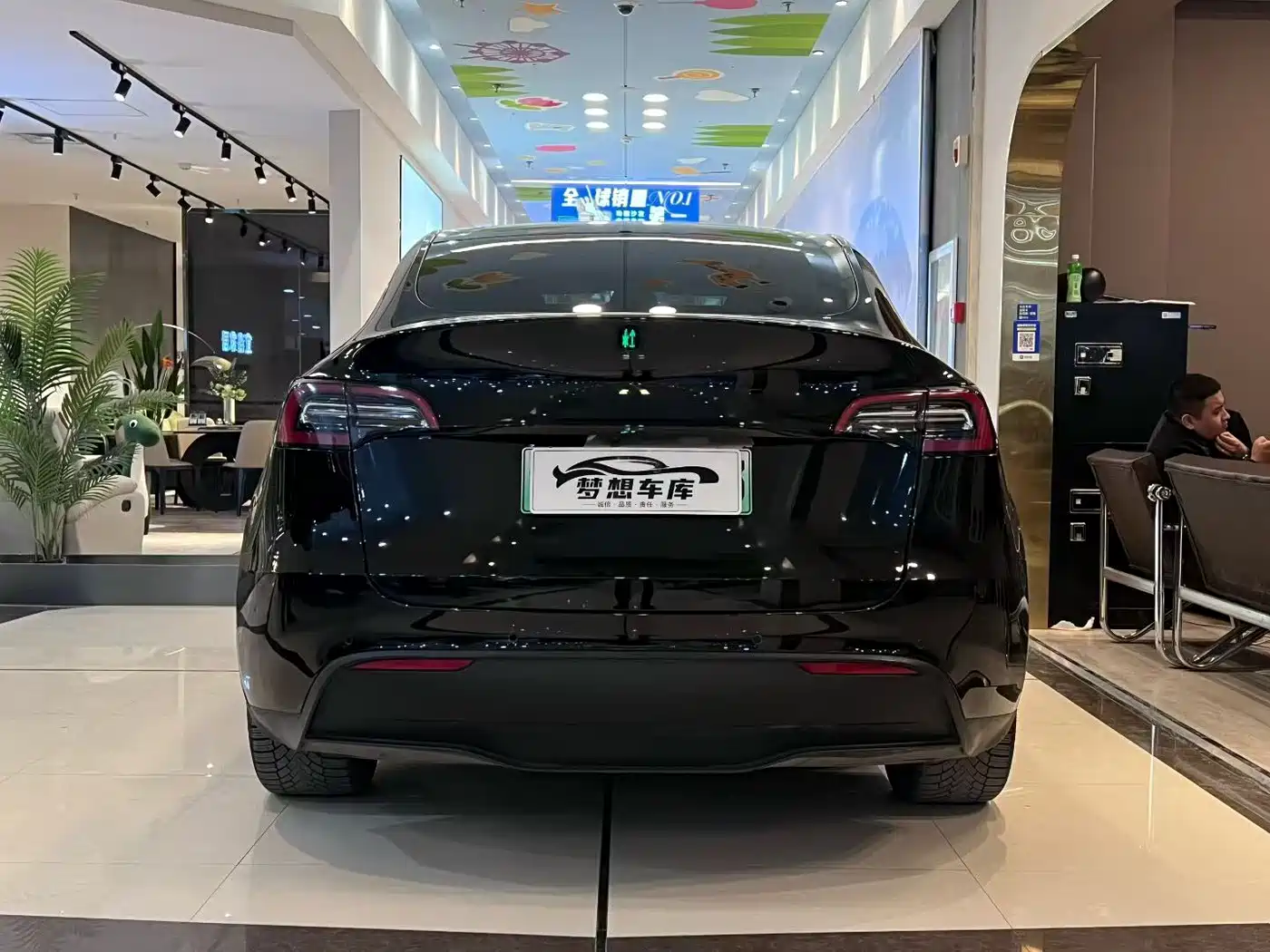 TESLA MODEL Y