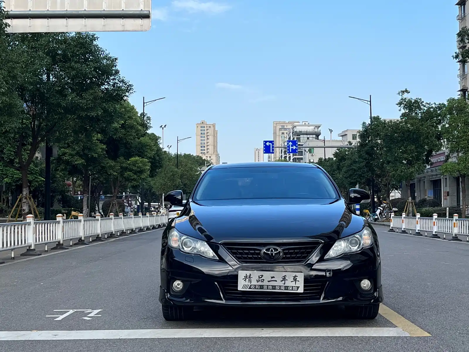 Фото 2 - Toyota Reiz