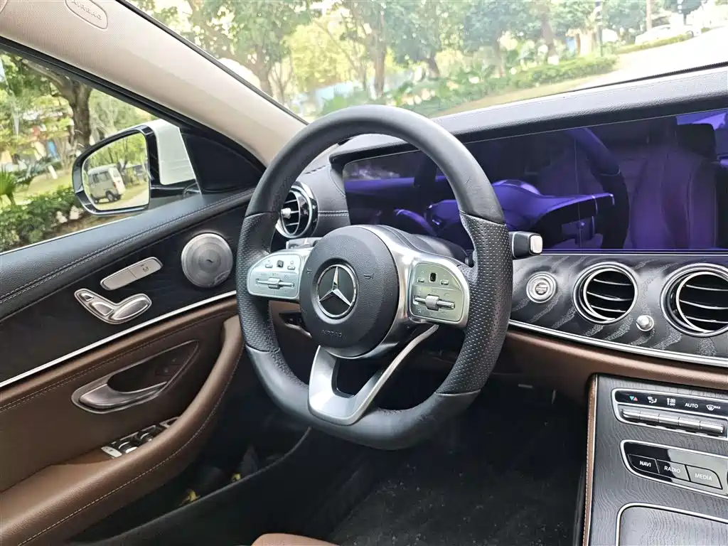 Mercedes-Benz E-Class 2019 E 200 L Sport фото 11