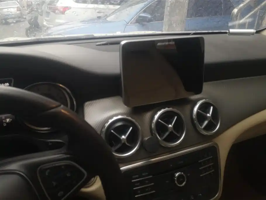 Mercedes-Benz GLA 2016 GLA 200 Dynamic фото 13