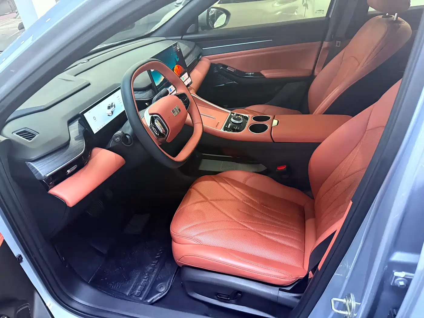Geely Galaxy Galaxy L6 2025 EM-i 140km Starship Edition фото 5
