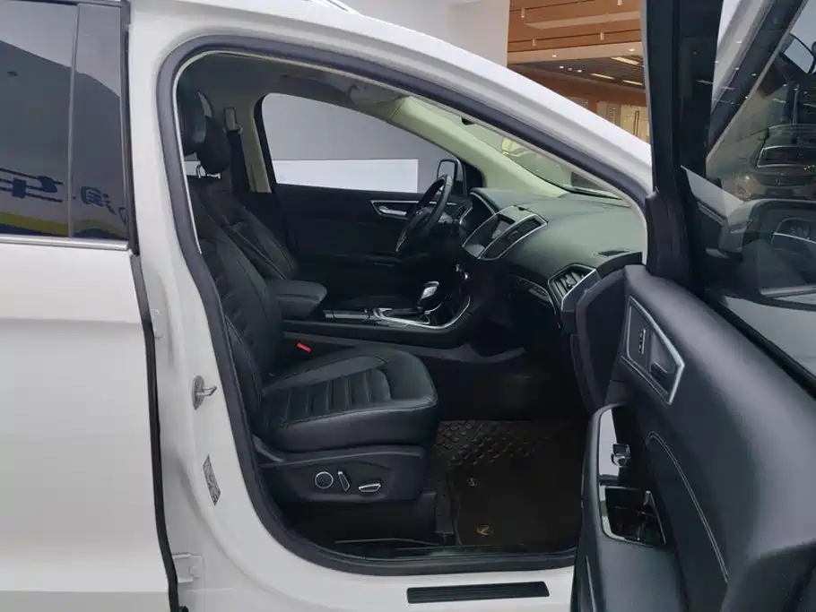Фото 8 - Ford Edge