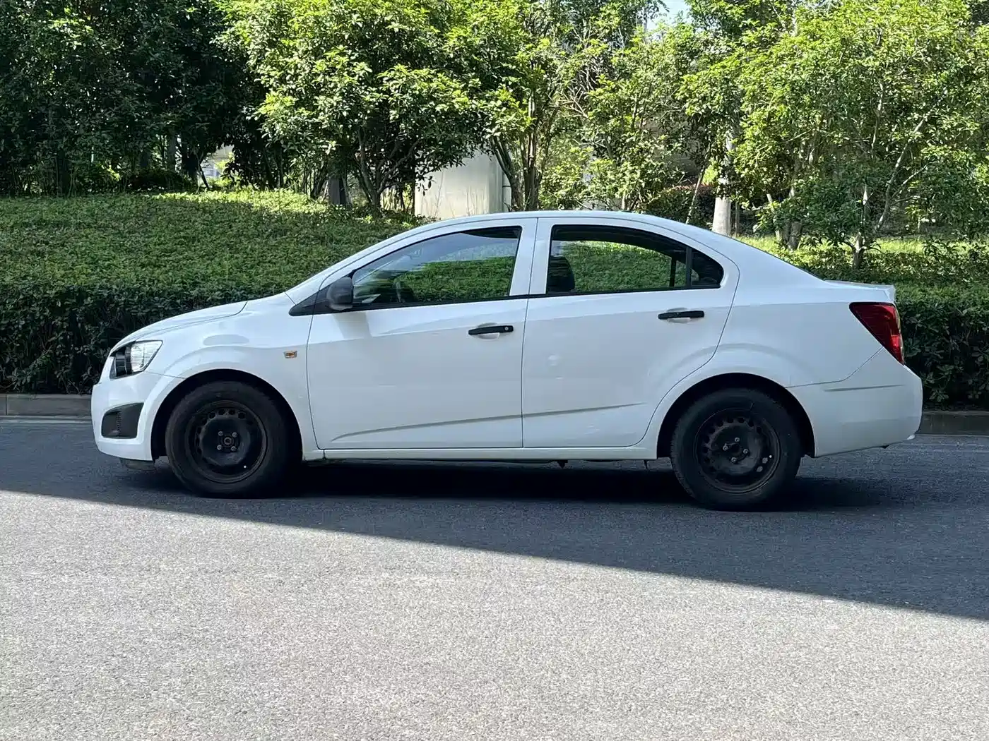 Chevrolet Aveo 2013 Sedan 1.4L AT Sunroof Edition фото 4