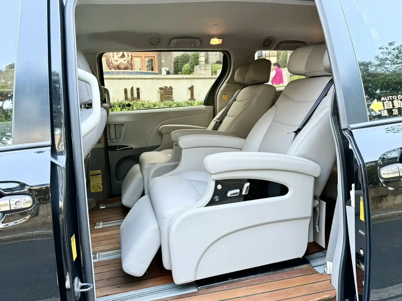 Toyota Sienna 2015 3.5L 2WD LE фото 12