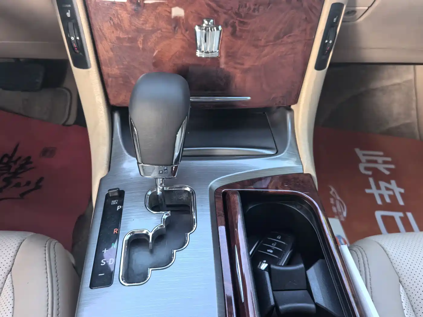 Toyota Crown 2012 2.5L Royal Leather Edition фото 10