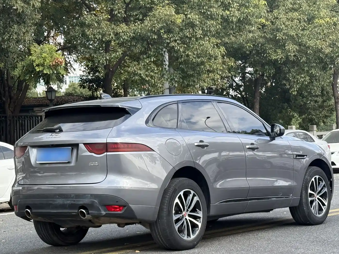 Фото 4 - Jaguar F-PACE