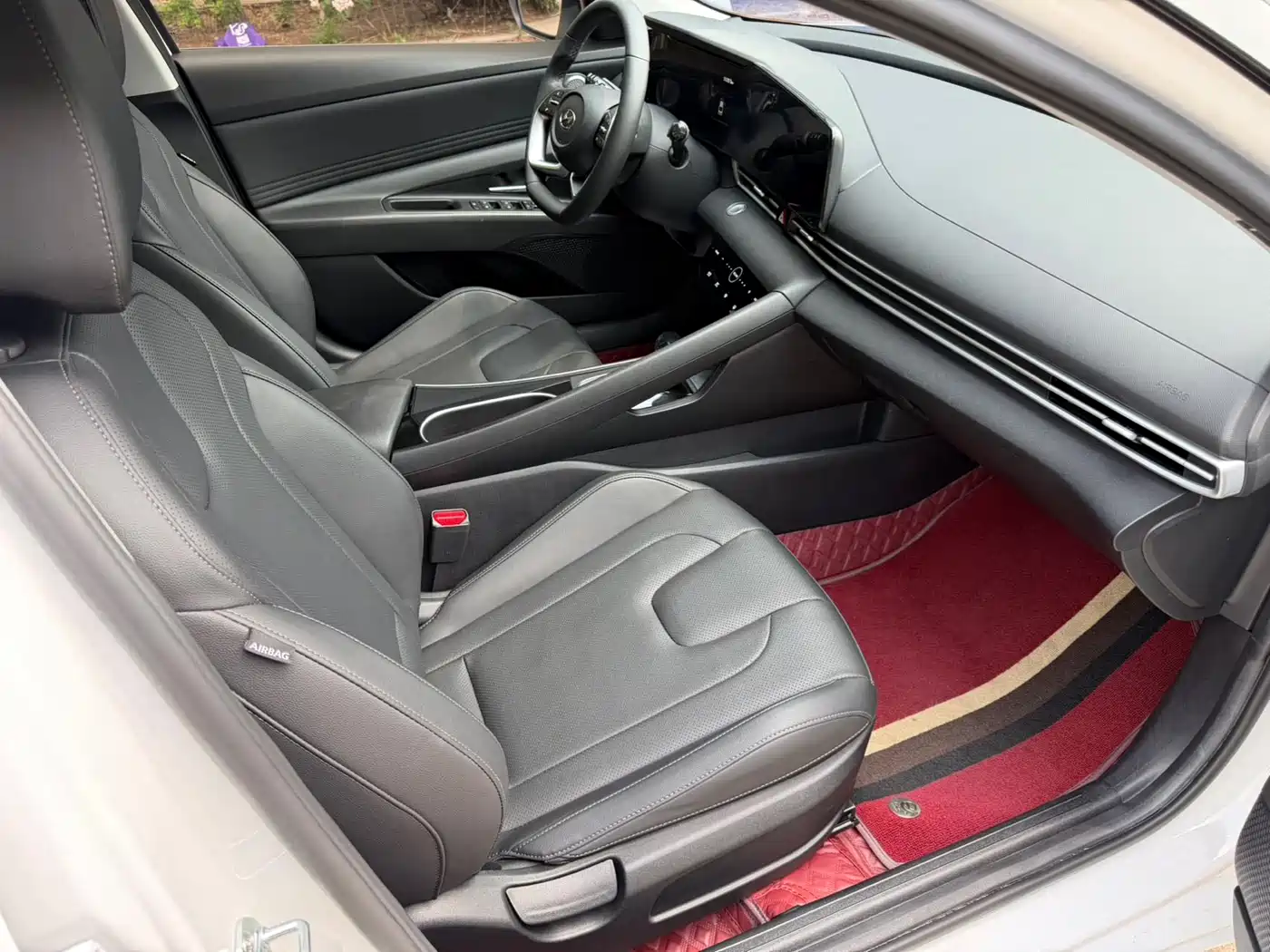 Hyundai Elantra 2022 1.5L CVT LUX Premium Edition фото 16