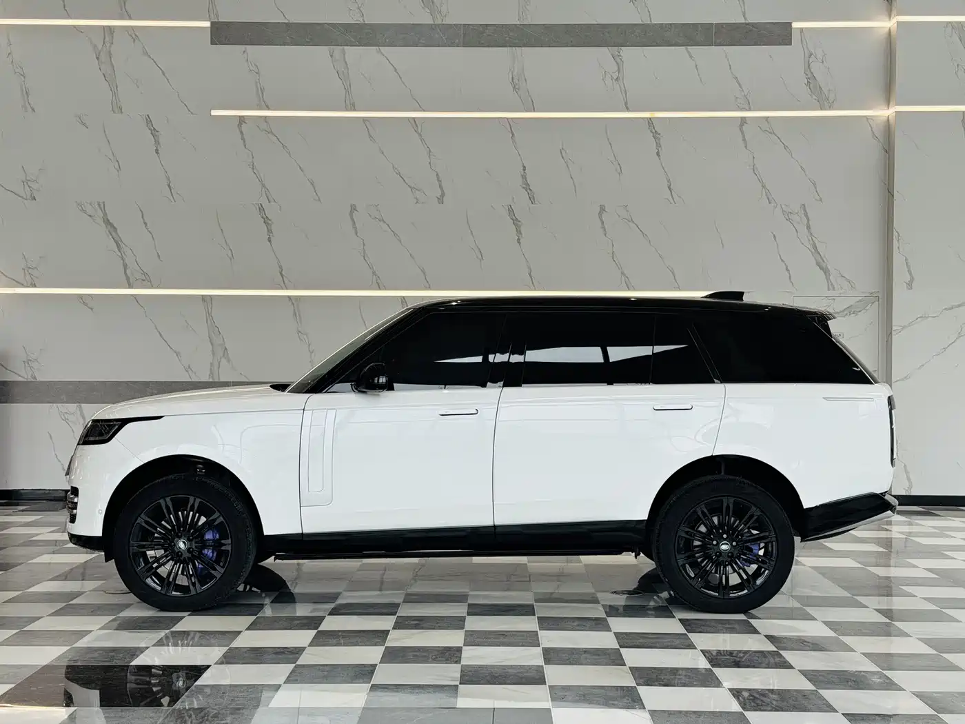 Land Rover Range Rover 2023 3.0 L6 400PS Genesis Extended Version фото 3