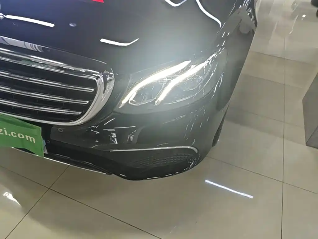 Фото 24 - Mercedes-Benz E-Class