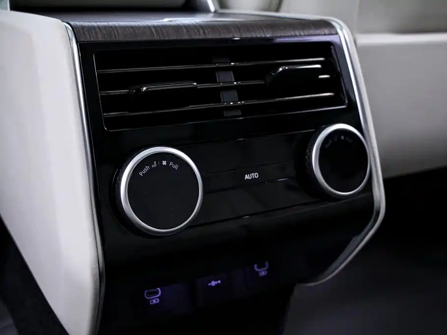 Photo 17 - Land Rover Range Rover