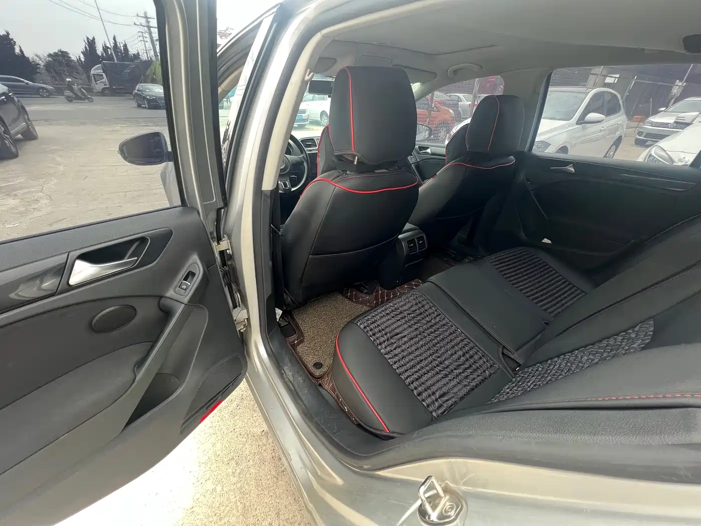 Volkswagen Golf 2012 1.6 Automatic Comfort Type фото 5