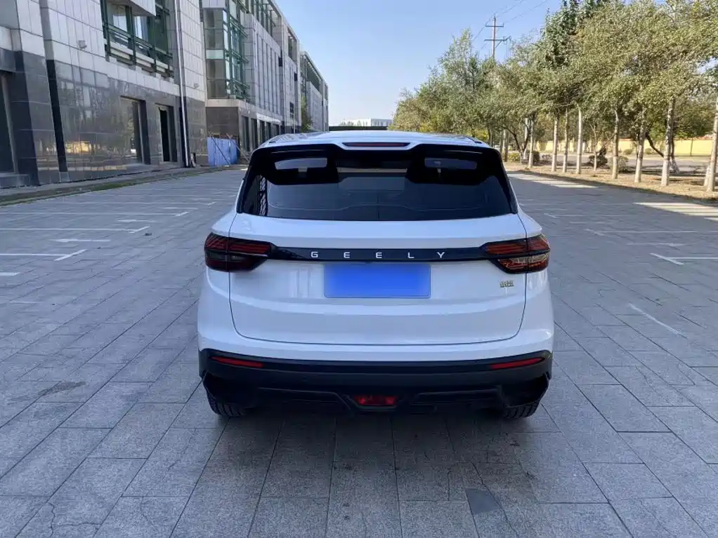 Фото 10 - Geely Coolray