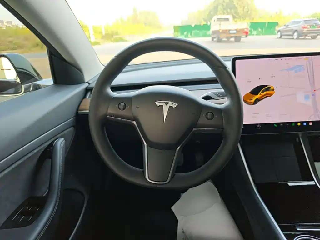 Фото 11 - Tesla Model 3