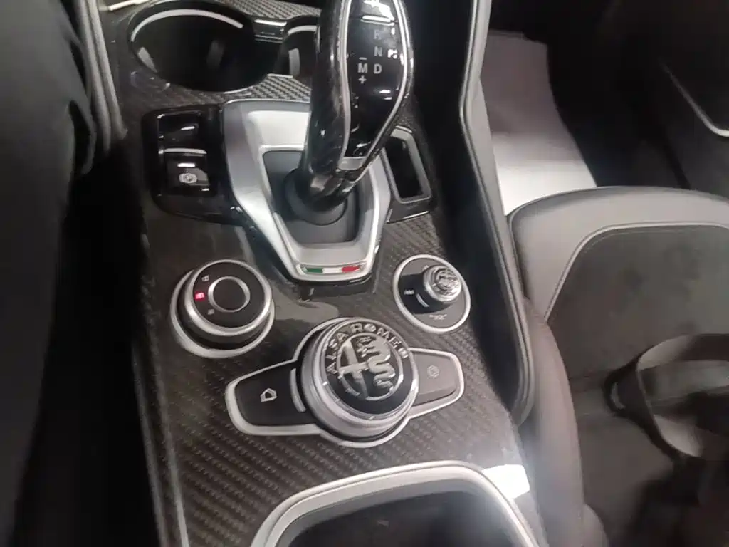 Alfa Romeo Giulia 2022 2021 2.0T 280HP Veloce Ti Racing Edition