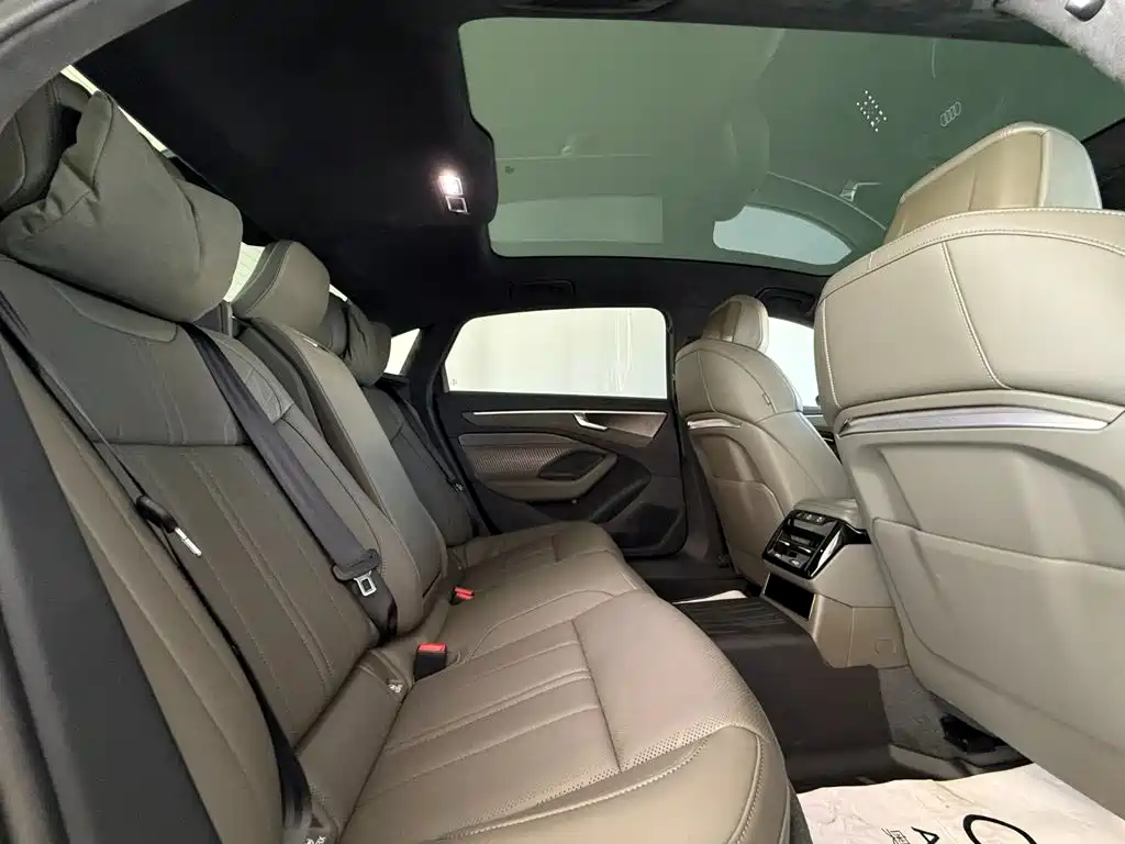 Фото 6 - Audi A6L