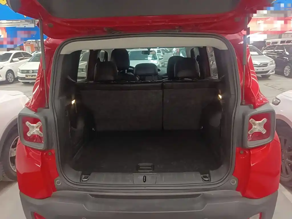 Photo 19 - Jeep Renegade