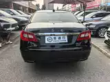 Фото 16 - Hongqi H7