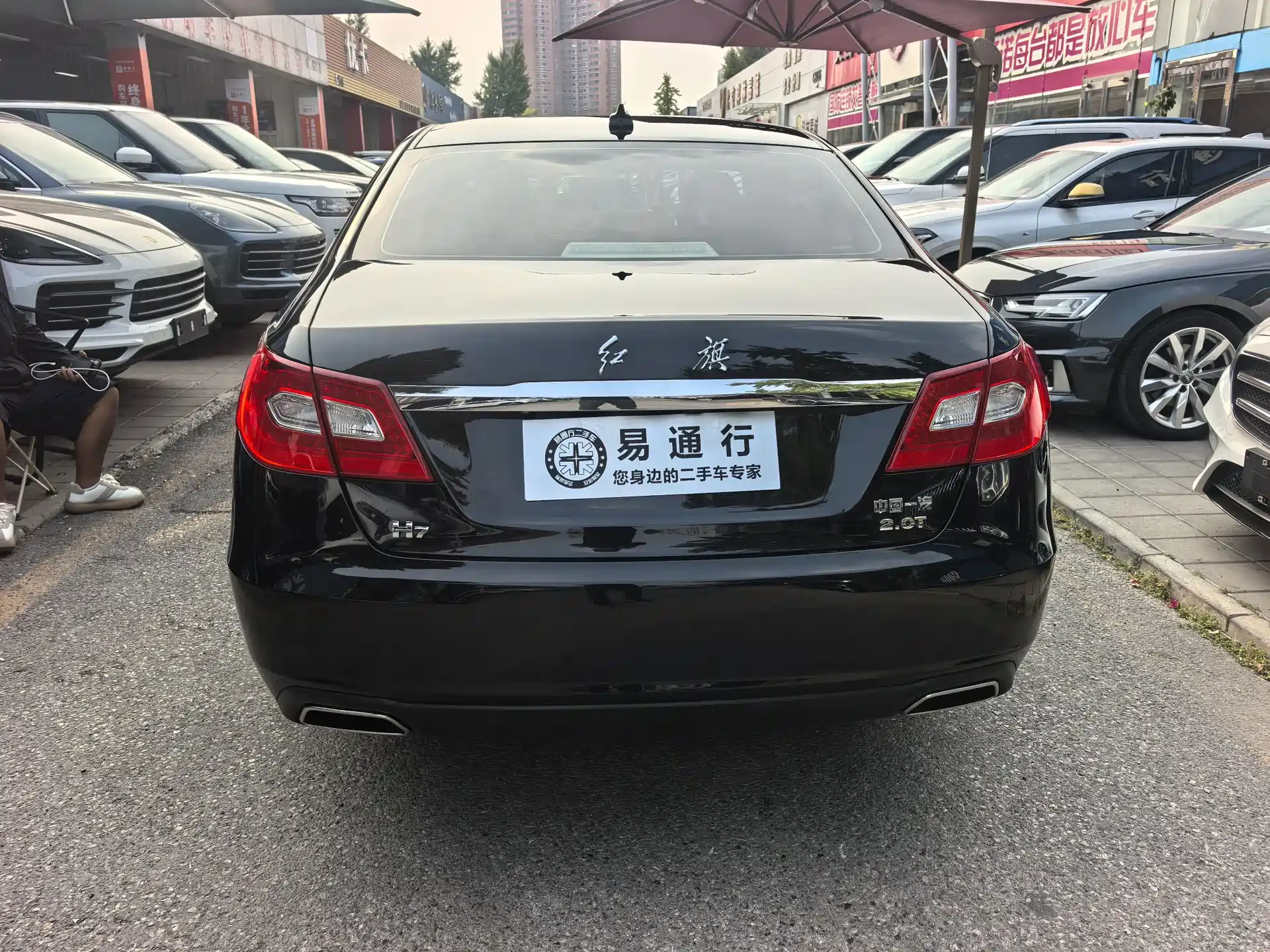 Фото 16 - Hongqi H7