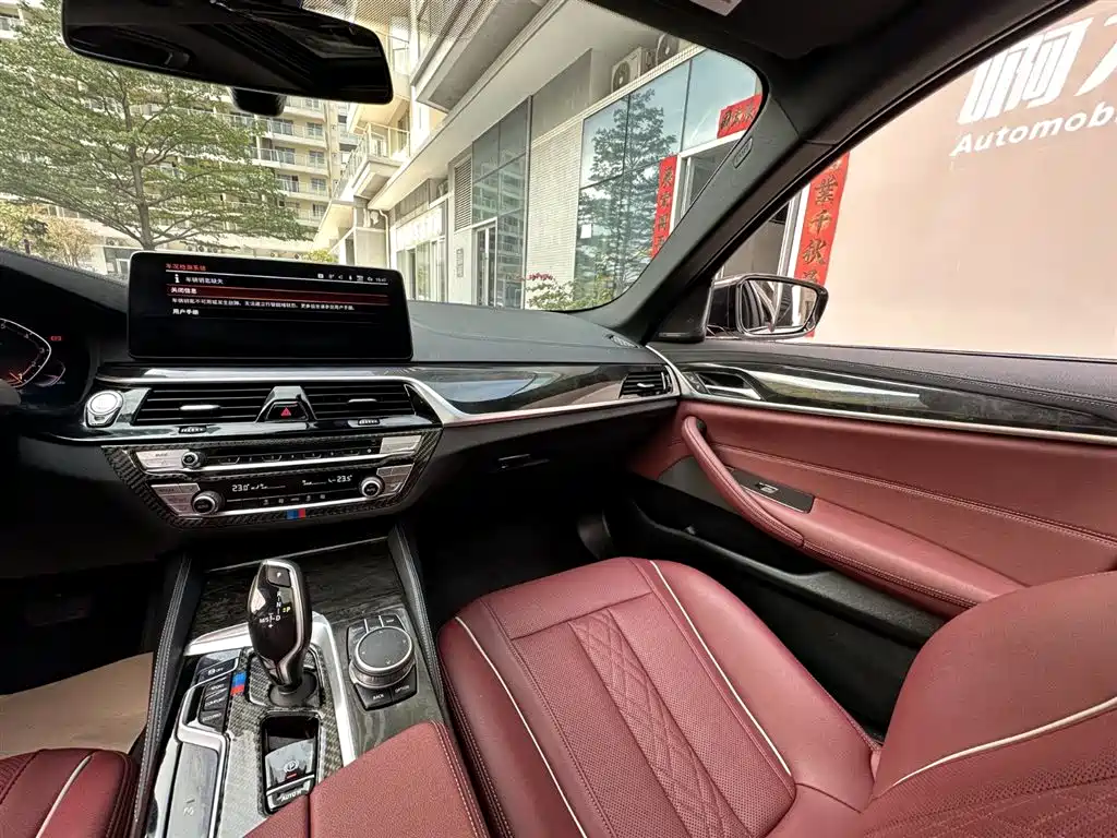 BMW 5 Series 2021 525Li M Sport Package фото 17