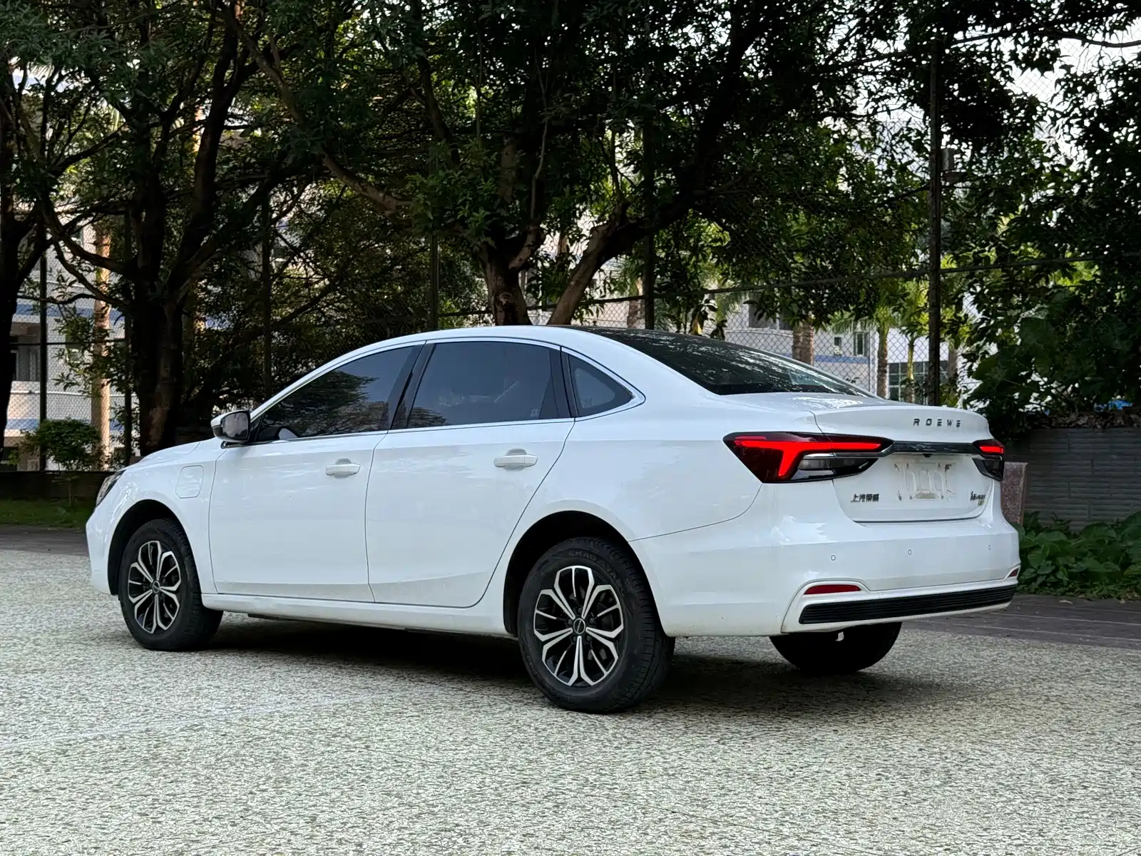 Фото 2 - Roewe i6 MAX EV