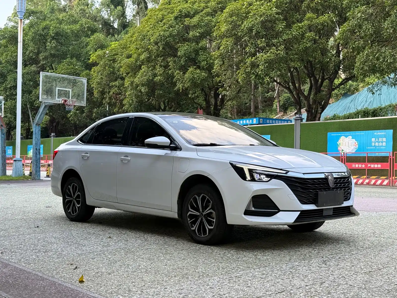 Фото 5 - Roewe i6 MAX EV