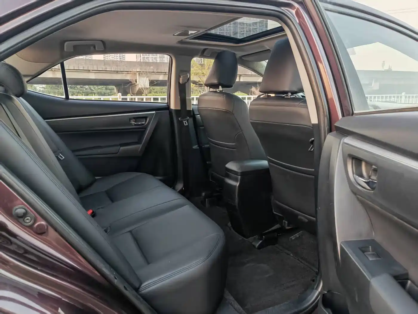 Toyota Levin 2016 Hybrid 1.8H GS E-CVT Elite Sunroof фото 13
