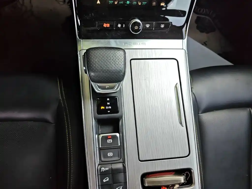 Фото 12 - Roewe RX5