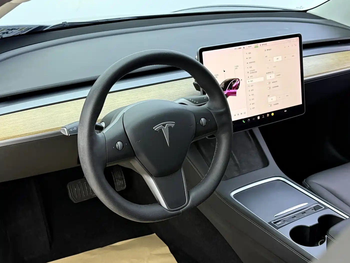 TESLA MODEL 3