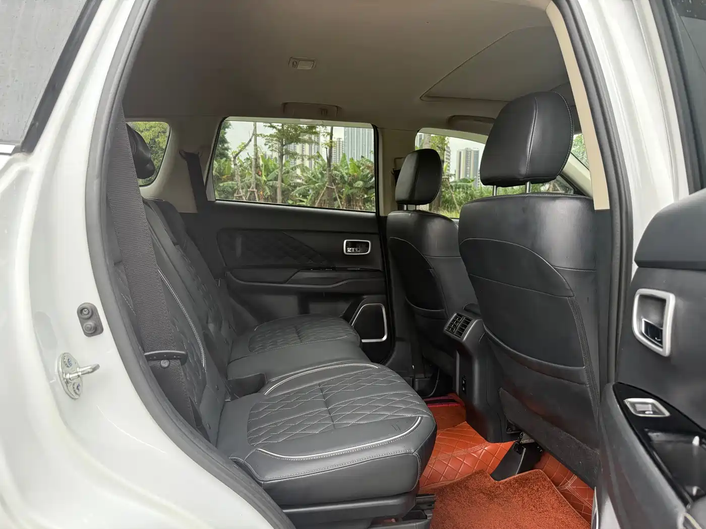 Mitsubishi Outlander 2021 2.4L 4WD Deluxe Edition 7-Seater фото 6