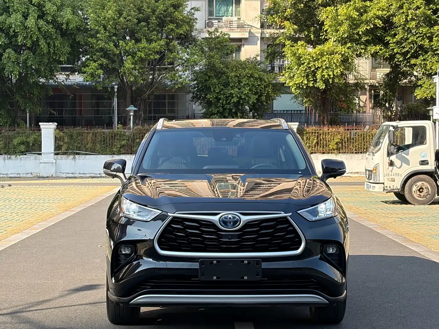 Toyota Highlander 2022 Hybrid 2.5L 4WD Luxury 7-Seater фото 2
