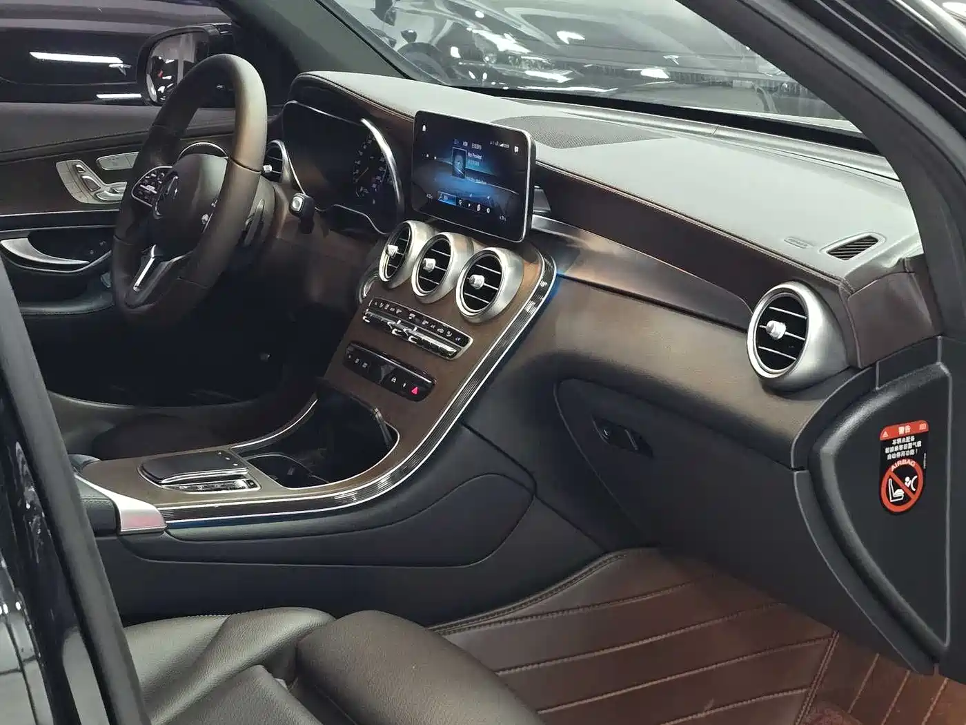 Mercedes-Benz GLC 2022 Facelift GLC 300 L 4MATIC Dynamic Collector's Edition фото 5