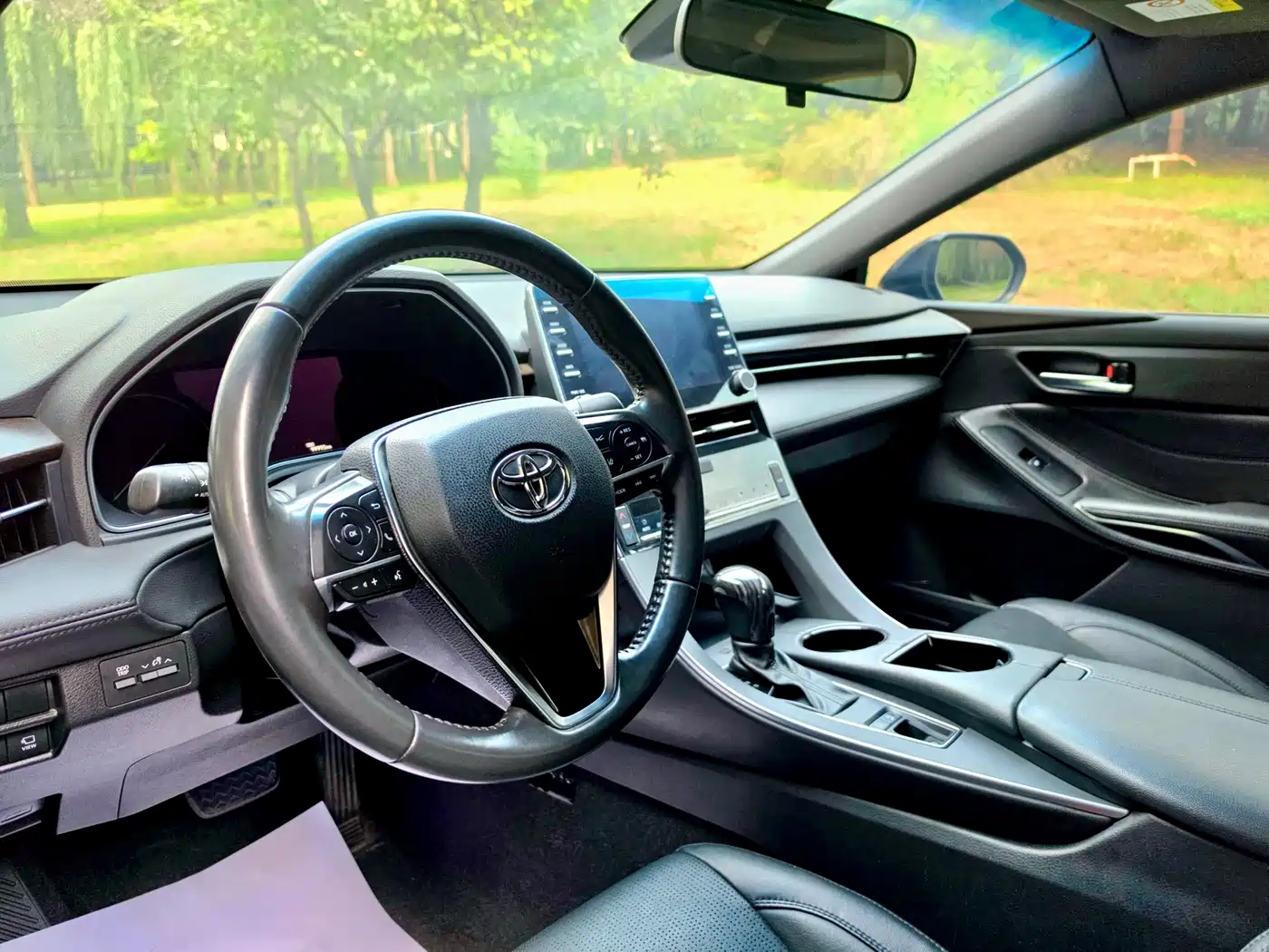 Photo 8 - Toyota Avalon