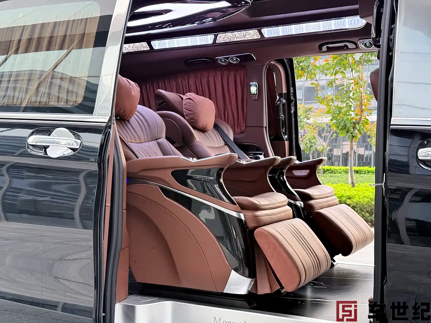 Mercedes-Benz Vito 2024 2.0T Business 7-Seater фото 18