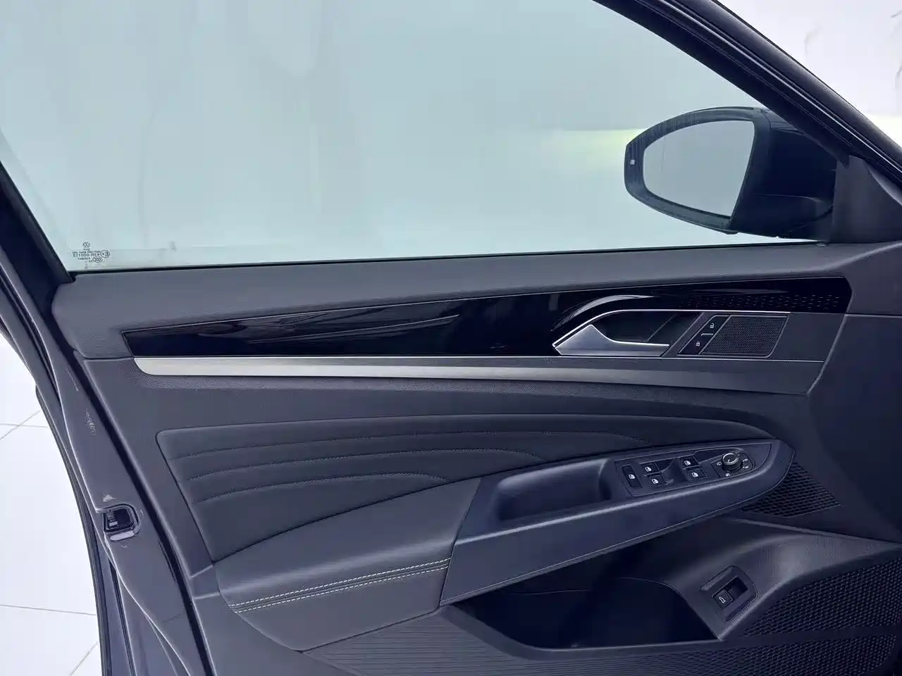 Volkswagen Passat 2024 330TSI Elite Edition фото 16