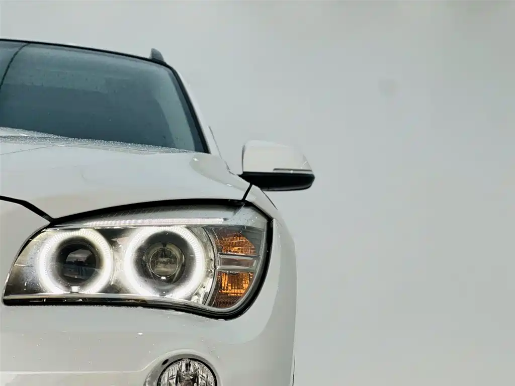 BMW X1 2015 Model sDrive18i Fashion Advanced Edition фото 10