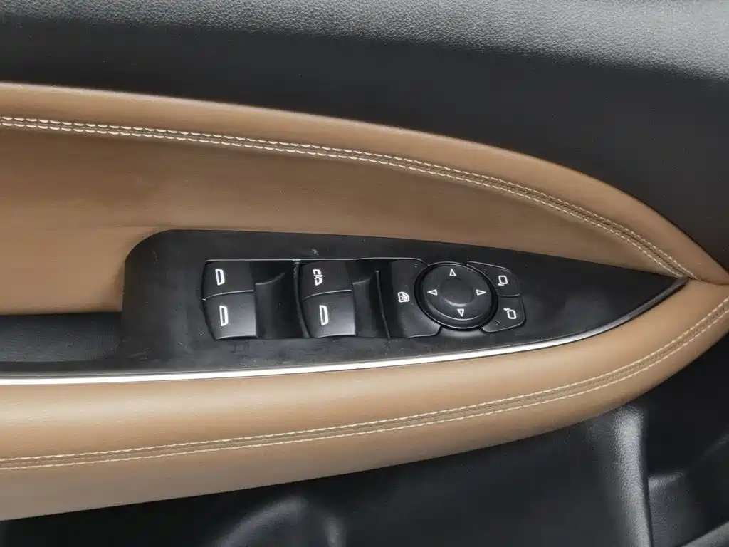 Photo 9 - Buick Regal