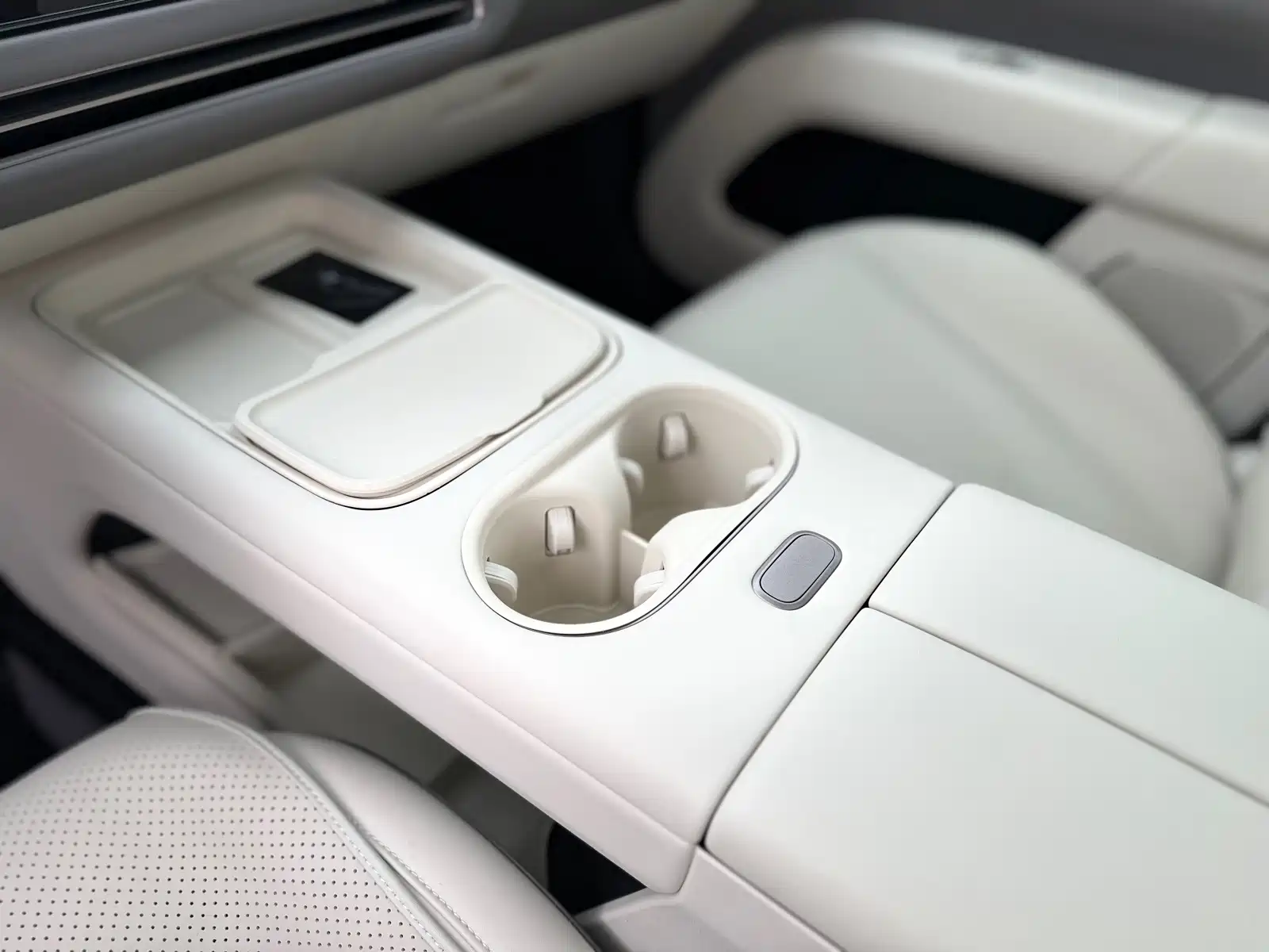 Фото 8 - Li Auto i6