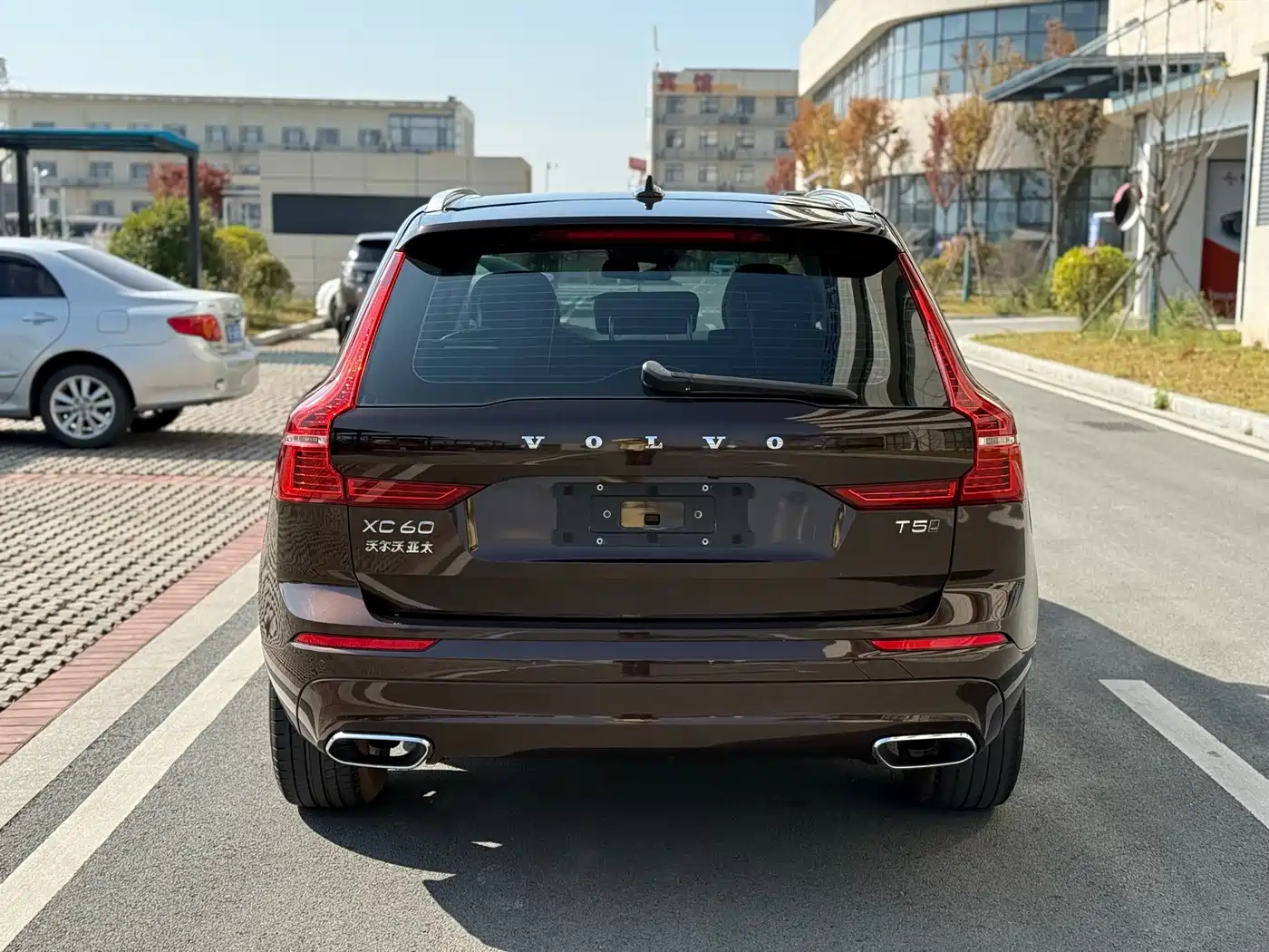 Фото 9 - Volvo XC60