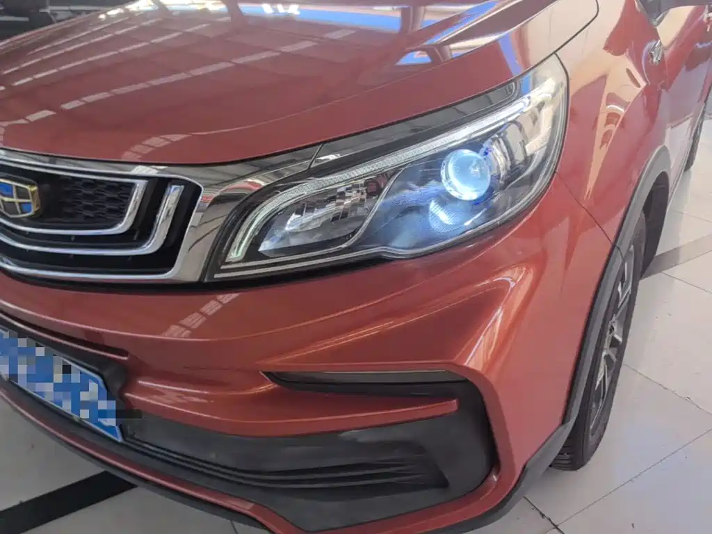 Фото 24 - Geely Vision X3