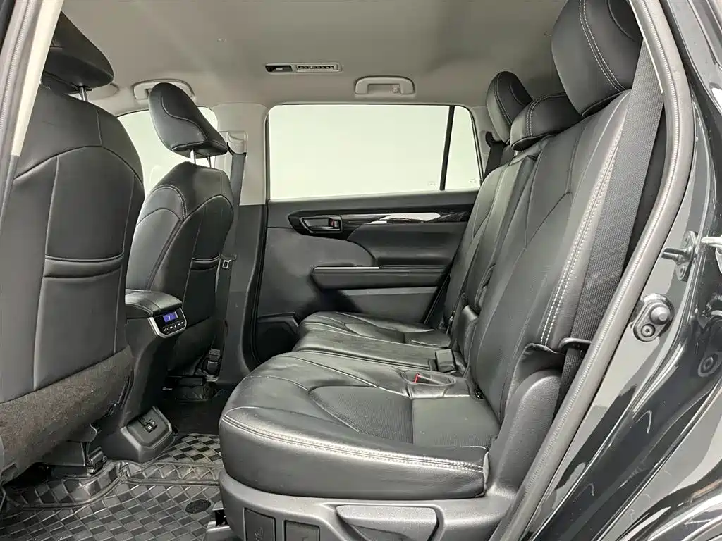 Toyota Highlander 2024 2.5L Smart Hybrid 2WD Elite 7-seater фото 15