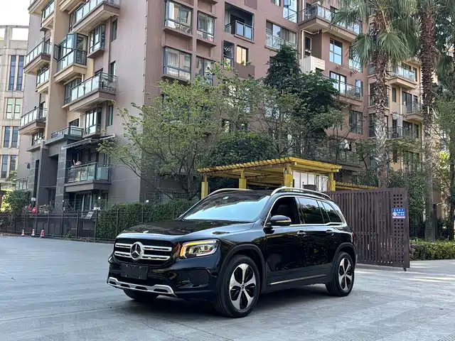 MERCEDES-BENZ GLB