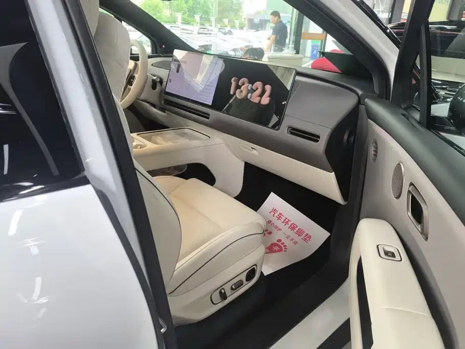 Li Auto i6 2026 2025 4WD Base Model