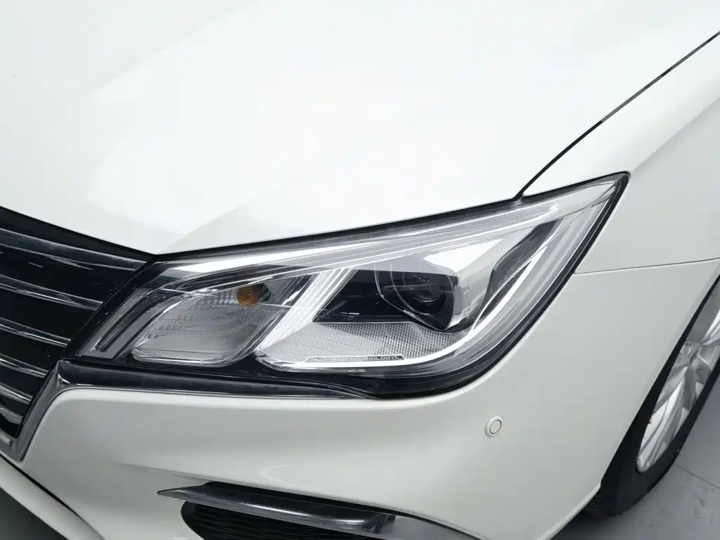 Фото 7 - Roewe Ei5
