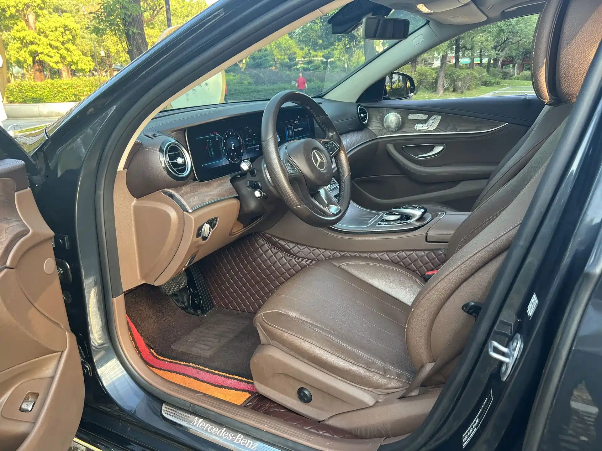 Фото 11 - Mercedes-Benz E-Class