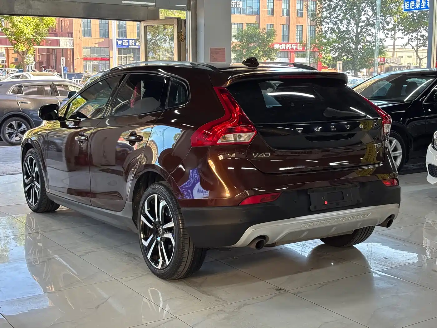 Volvo V40 2018 2017 Cross Country T5 AWD Inscription