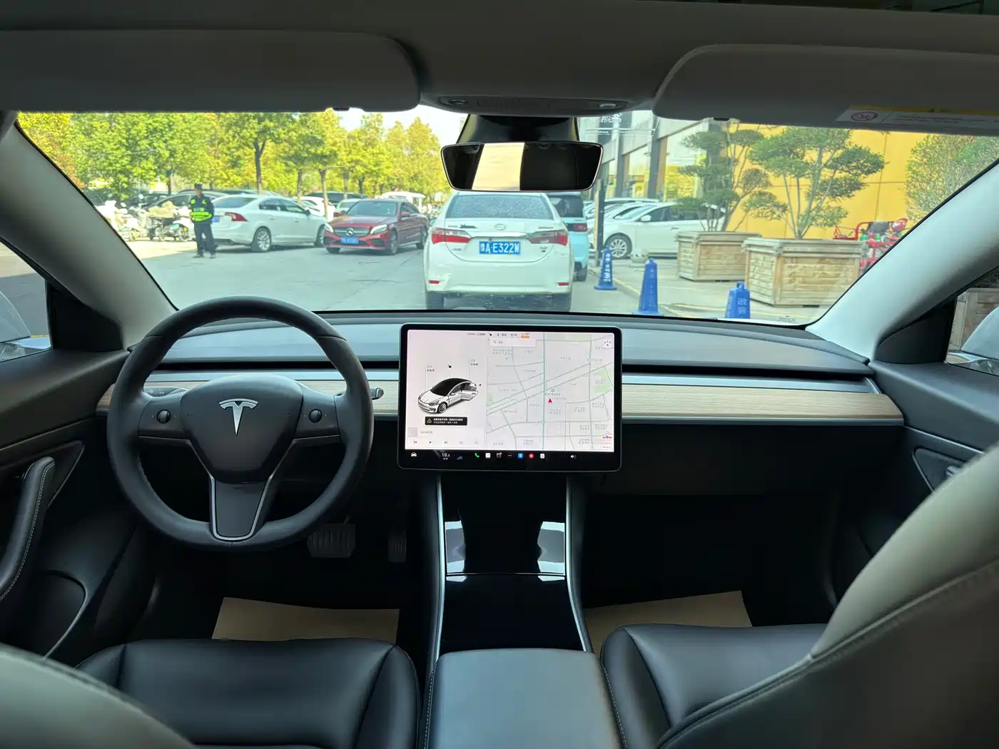 TESLA MODEL 3