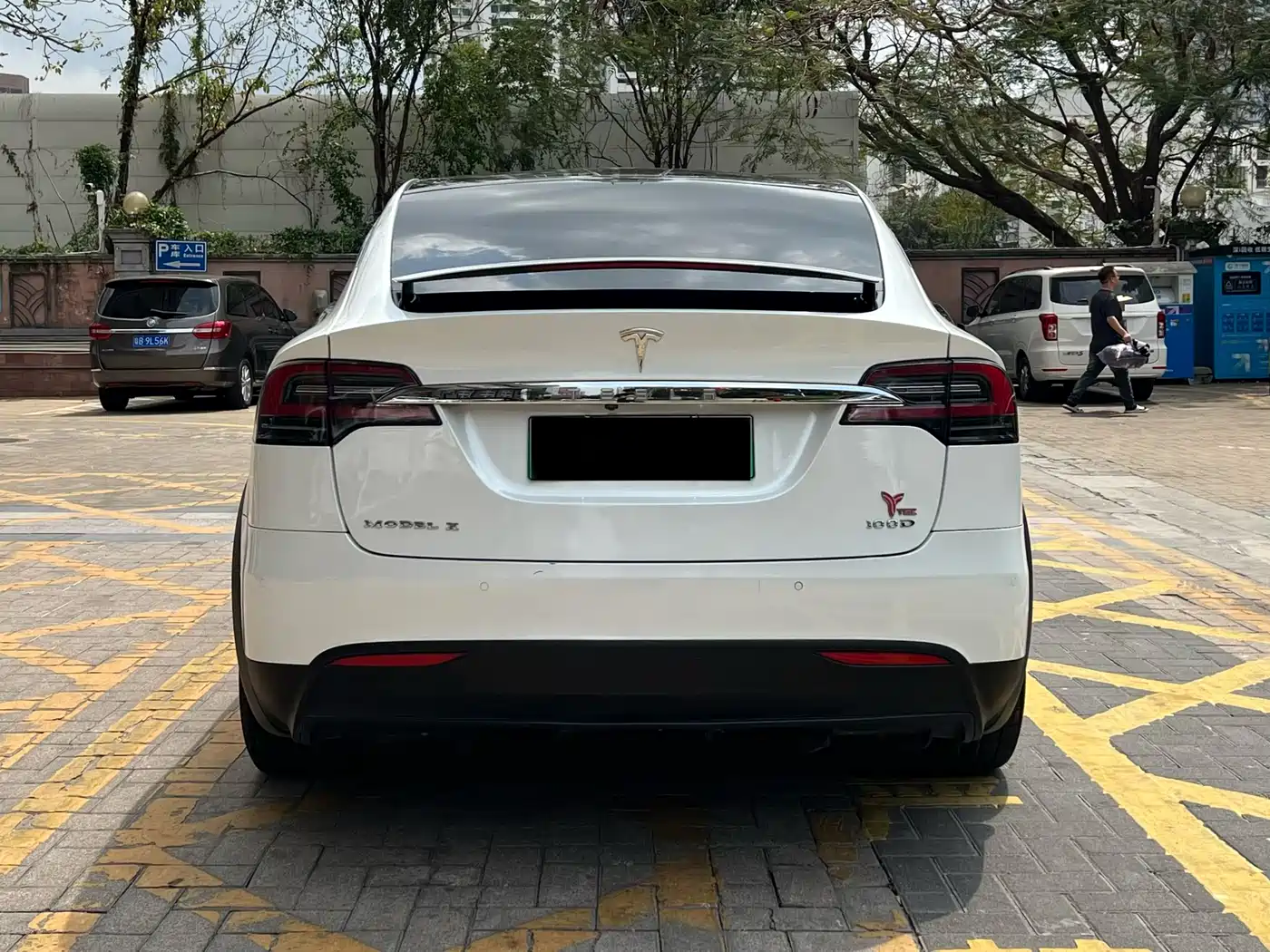 TESLA MODEL X